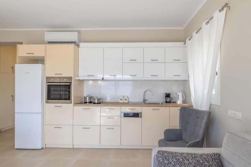 Maritina'S Apartments Amazing Sea View أيّا إفيميا المظهر الخارجي الصورة